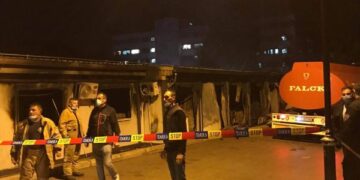 U fut mes flakëve për të shpëtuar nënën por mbeti edhe vetë brenda , kjo është viktima më e re e tragjedisë në spitalin Covid në Tetovë