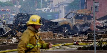 Kaliforni/ Aeroplani përplaset me kamionin, 2 persona humbën jetën të tjerë në gjendje të rëndë