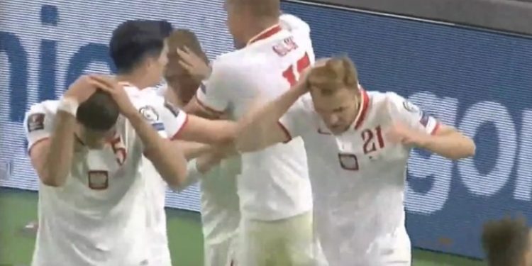 Skandali me bizneset brenda stadiumit ‘Air Albania’! Policia ‘zhvesh’ në hyrje tifozët, brenda mund të blejnë shishe uji