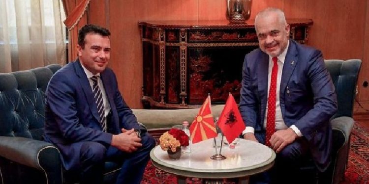Gazeta e Brukselit: Tirana dhe Shkupi po mbahen peng, koha që BE të ndërmjetësojë