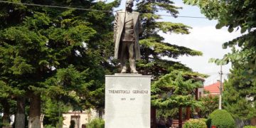 Franca nuk besohet! Pushkatoi Themistokli Gërmenjin një javë pasi e dekoroi! Çdo të na thuash tani kur të na vizitosh, Z. President?