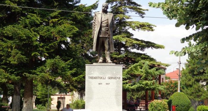 Franca nuk besohet! Pushkatoi Themistokli Gërmenjin një javë pasi e dekoroi! Çdo të na thuash tani kur të na vizitosh, Z. President?