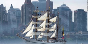 Një fitore për shekullin XVIII, anija me vela kap narko-nëndetësen