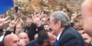 Si po tallet Sali Berisha me viganët e historisë