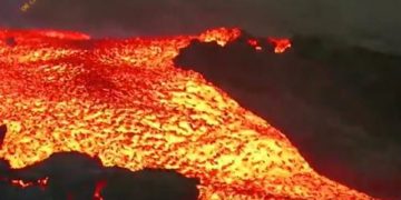 Pamje magjike nga ‘cunami’ i llavës së vullkanit, imazhet e fundit po bëjnë xhiron e botës