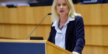 E quajti “të dashurën” e Kurtit?!  Pas deklaratës që bëri bujë shpërthen e revoltuar eurodeputetja ndaj bashkëpunëtorit të Vuçiç