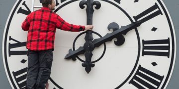 Grindja për ndërrimin e orës në BE