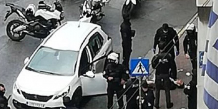 Dalin pamjet: Panik në Athinë, policia plagos një shqiptar! Zbardhet e gjithë skema