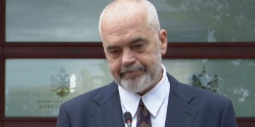 Fundi i këtij viti e gjen PD-në me një kryetar të ri?!Sali Berisha tregon hapat që do të rrëzojnë Bashën