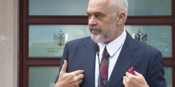 “Nuk jemi qeveria e Sudes dhe Vehbiut ne”! Rama ‘thumbon’ ashpër Bashën: Mos dëgjoni broçkulla!