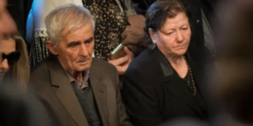 “Ata e vranë djalin tim, RENEA të nxjerrë videon”! Nëna e Kostandino Katsifas hedh akuzat e rënda dhe paralajmëron lëvizjen e radhës: E vërteta të dalë në dritë!