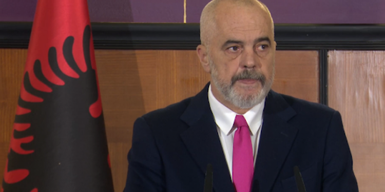 Rama i hap rrugë vetingut në politikë dhe tregohet i gatshëm për bashkëpunim me Opozitën, por kërkon bisedime pa ndërmjetësimin e ndërkombëtarëve