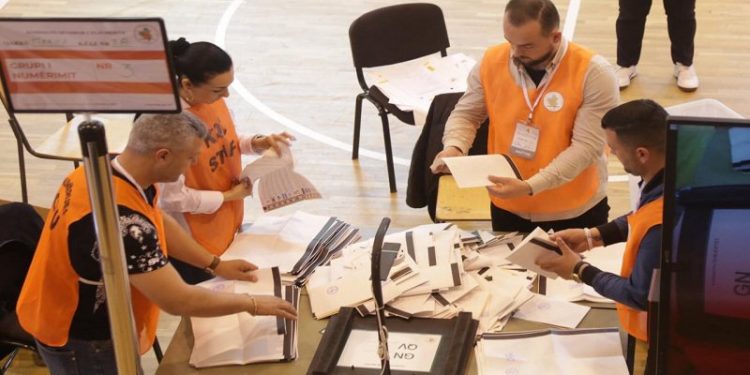 Hapen kutitë e 25 prillit, deputetët socialistë i vjedhin votat Edi Ramës, ja si devijuan votat brenda PD dhe PS