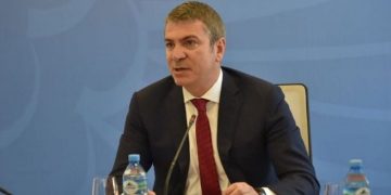 Gjiknuri padit për shpifje Bardhin dhe Bashën: Keni shpifur! Gjeni avokat të përballemi…