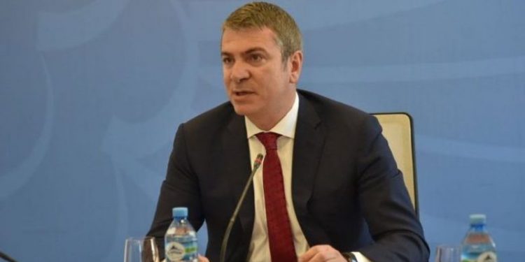 Gjiknuri padit për shpifje Bardhin dhe Bashën: Keni shpifur! Gjeni avokat të përballemi…