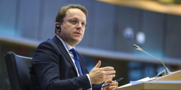 Negociatat, Komisioneri i BE-së Oliver Varhelyi: Shqipëria i ka përmbushur kushtet