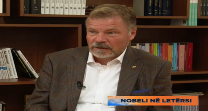 “Kadareja duhej të merrte Nobel-in në vitet 90”, ish-anëtari i Akademisë Suedeze: Para tij, e meritonte Lasgushi