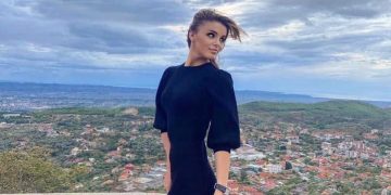 Gazetarja e njohur shqiptare në “Huffington Post”: Shqipëria nuk më ka dhënë asgjë, atje vetëm kam lindur