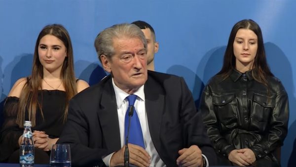 Berisha hedh para “saliarëve” broçkullën e radhës: Fitore! Gjykata në Paris pranoi padinë time ndaj Blinken Tani le të sjellë provat që jam i korruptuar