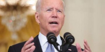 Nga tërheqja e trupave në Afganistan te menaxhimi i pandemisë, kënga kundër Biden bëhet virale