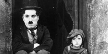 Një nga perlat e Charlie Chaplin: Qesh dhe bota do të qeshë me ty! Qaj dhe bota, duke të rrahur shpatullat, do të të lerë të qash