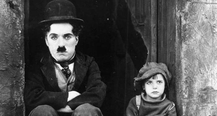Një nga perlat e Charlie Chaplin: Qesh dhe bota do të qeshë me ty! Qaj dhe bota, duke të rrahur shpatullat, do të të lerë të qash