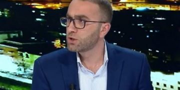 Kavajasi i Elbasanit/ Një portret i paautorizuar për dyshin e PD pas një sherri në Parlament mes vrasësit dhe hajdutit