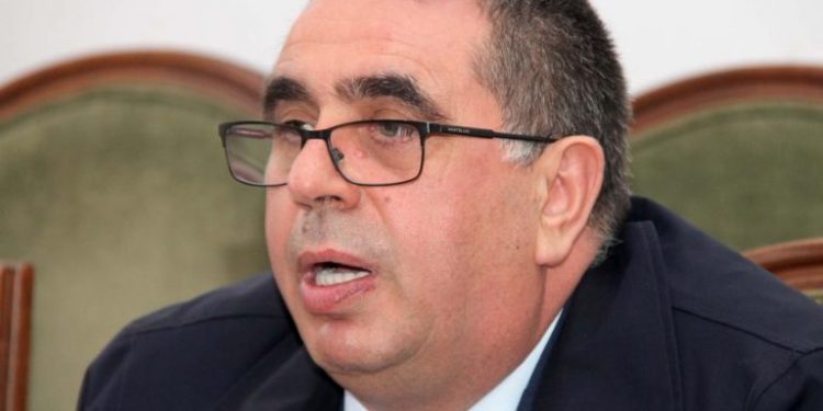 Qeshni pak me agjentët e “Mosad Tiranës”: Si e futën në kurth Thoma Gëllçin, nëpërmjet shoferit të tij… ama Llallën se futën dot, i’a u futi Llalla
