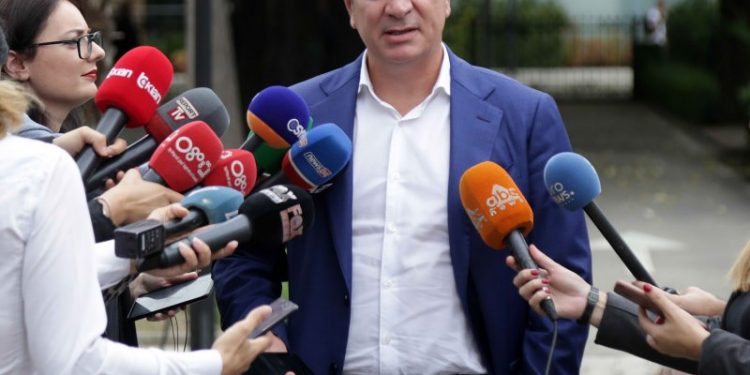 Damianit “që nuk e kalon dot oqeanin” i plas një tjetër skandal, i lidhur me një aferë me dëm 230 mijë euro kur ishte ministër