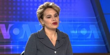 “Trekëndëshi i Bermudës”?! Bëhet e gjallë Monika duke u “përpjekur” në SHBA, i përgjigjet Bashës: Asgjë e re nga fronti i lindjes
