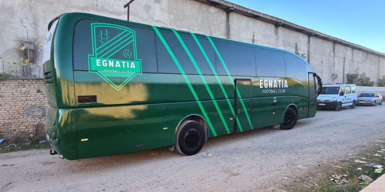 As akademi e as stadiume, klubet e Superiores investojnë fuqishëm tek… autobuzët!