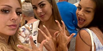 Bënë foto me tre gishta lart, Miss Shqipëria dhe Miss Kosova akuzojnë për manipulim Miss Serbinë: S’e dinim që ky ishte simbol serb