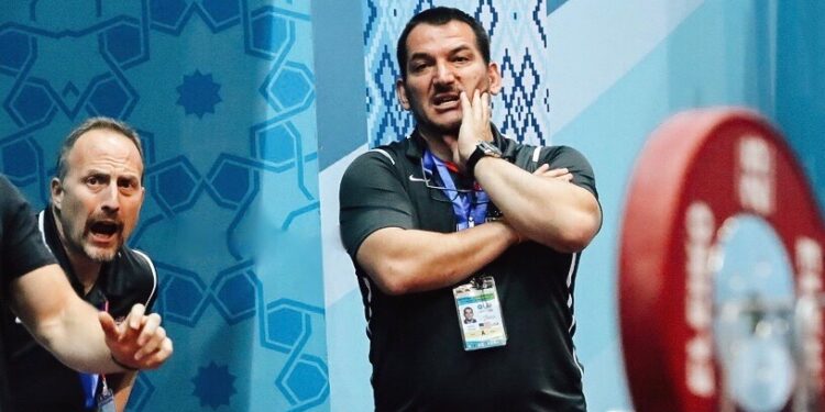 Nëna e tij u gjet pa jetë prej disa ditësh, Pirro Dhima vjen në Shqipëri: Nuk e kam braktisur kurrë