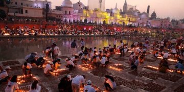 Ka lindur perëndia “Rama”, ja cili është qyteti indian i larë në dritën e 900,000 llambave të naftës