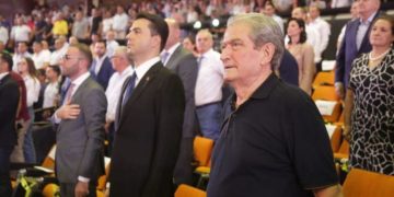 Egërsohet Berisha luan “bllofin”! Bashën nuk do ta lejojmë të japi dorëheqje, por do ta heqim!