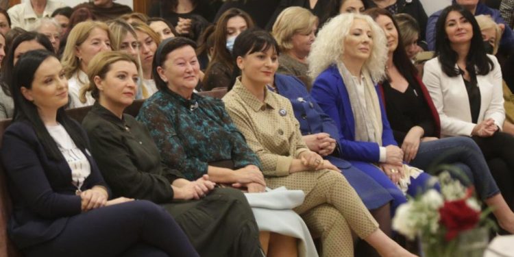 Liri Berisha i bashkohet “Foltores” në betejën kundër SHBA