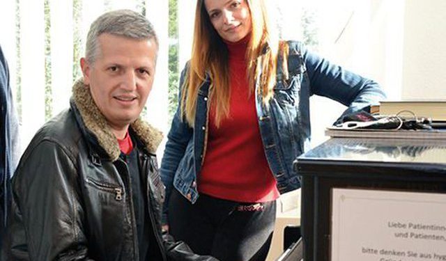 Bëri bujë lajmi i ndarjes me Shpëtim Saraçin, habit Mira Konçi me postimin e fundit: Mos rikthe atë që të ka shkatërruar, një gjarpër…