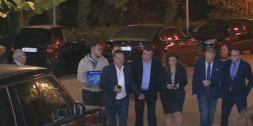 Me kuti në duar, kush janë sfiduesit e SHBA-së krahë Berishës që dorëzuan firmat në PD?!