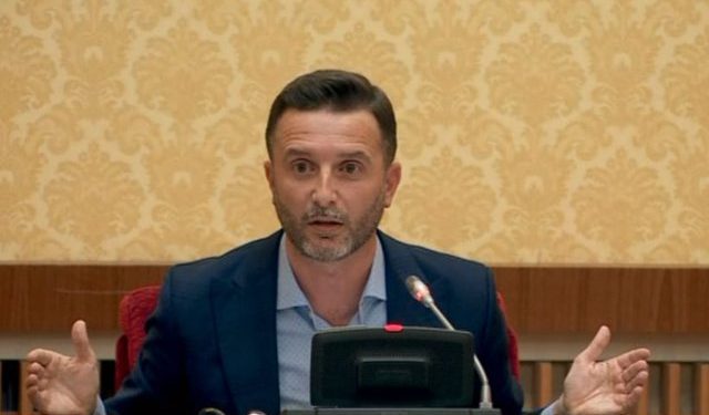 Biznesmenti që proteston si bujk! Erion Braçe i nxjerr të palarat: Pikën e eksporteve ta ndërtoi Qeveria, bujqërve u merr prodhimet dhe nuk ua paguan! Çfarë do më?