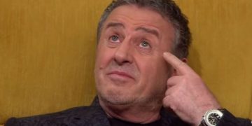 “Covidi i pabesë ta preu jetën në mes”/ Agron Llakaj në zi, mes dhimbjes së madhe njofton humbjen e njeriut të tij të shtrenjtë: Ah pse s’mu ankove një herë moj zemër!