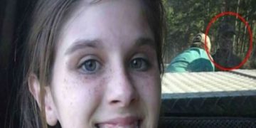 Virale/ Shkrepi foton nga udhëtimi familjar, çfarë del në sfond do t’ju frikësojë