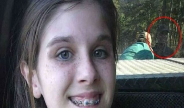 Virale/ Shkrepi foton nga udhëtimi familjar, çfarë del në sfond do t’ju frikësojë