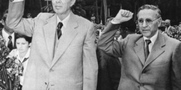 “O burra, merrni vajzat e kulakëve e ballistëve!” Zbardhet përplasja mes Mehmet Shehut dhe Ramiz Alisës: E bëre me qëllim fejesën me Turditë!