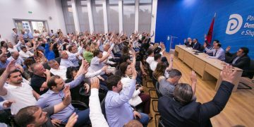 Beteja në PD, zbardhet pika në statut që prish planet e Berishës për shkarkimin e Bashës: Mocioni i mosbesimit duhet votohet në Këshill