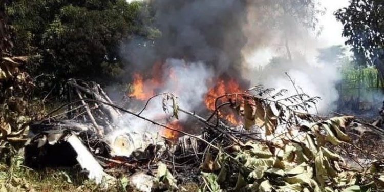Tragjedi ajrore/ Avioni rrëzohet sapo ngrihet nga aeroporti, humbin jetën të gjithë personat që ishin në bord