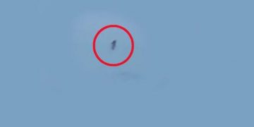 “Një njeri po fluturon”, pilotët lëshojnë ALARMIN! FBI vihet menjëherë në lëvizje: Çfarë dyshohet?