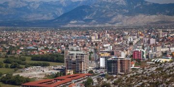 “Lajm sensacional”! Piktori i njohur tregon se çfarë është gjetur në kantinën e një familjeje të vjetër shkodrane: Pritet të vinë ekspertët