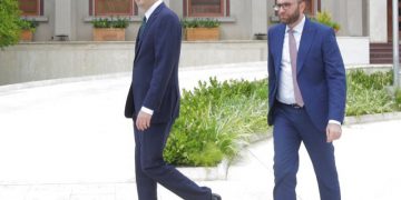 Plas keq ‘live’ në emision! Hoxha bën deklaratën e fortë: Gaz Bardhi, ish-ministër i Ramës që Basha kalon natën me të! Bejko: Çfarë flet ke pirë?