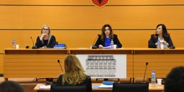 Debatet për zgjatjen e vetingut, PS dërgon pyetjet në Komisionin e Venecias, Komisioneri Publik përgatitet të dorëzojë detyrën në qershor