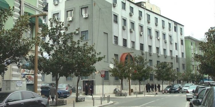 Operacioni për “mashtrimet me skemën e TVSH” si “lufta ndaj kulakëve”… e Ramës! Gjykata e Durrësit nxjerr nga qelia 3 prej biznesmenve të ndaluar!